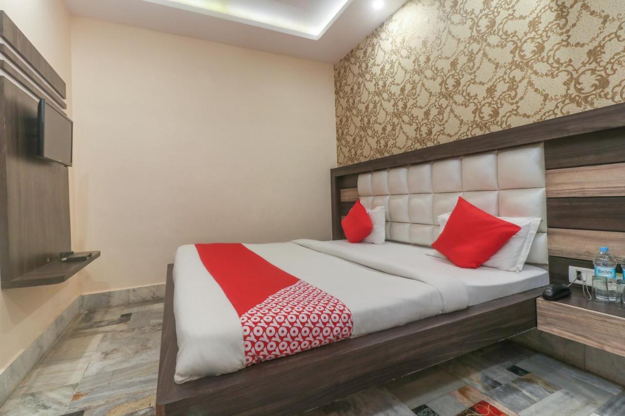 Oyo 60651 Hotel Arya Варанаси Екстериор снимка