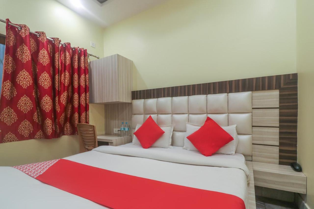 Oyo 60651 Hotel Arya Варанаси Екстериор снимка