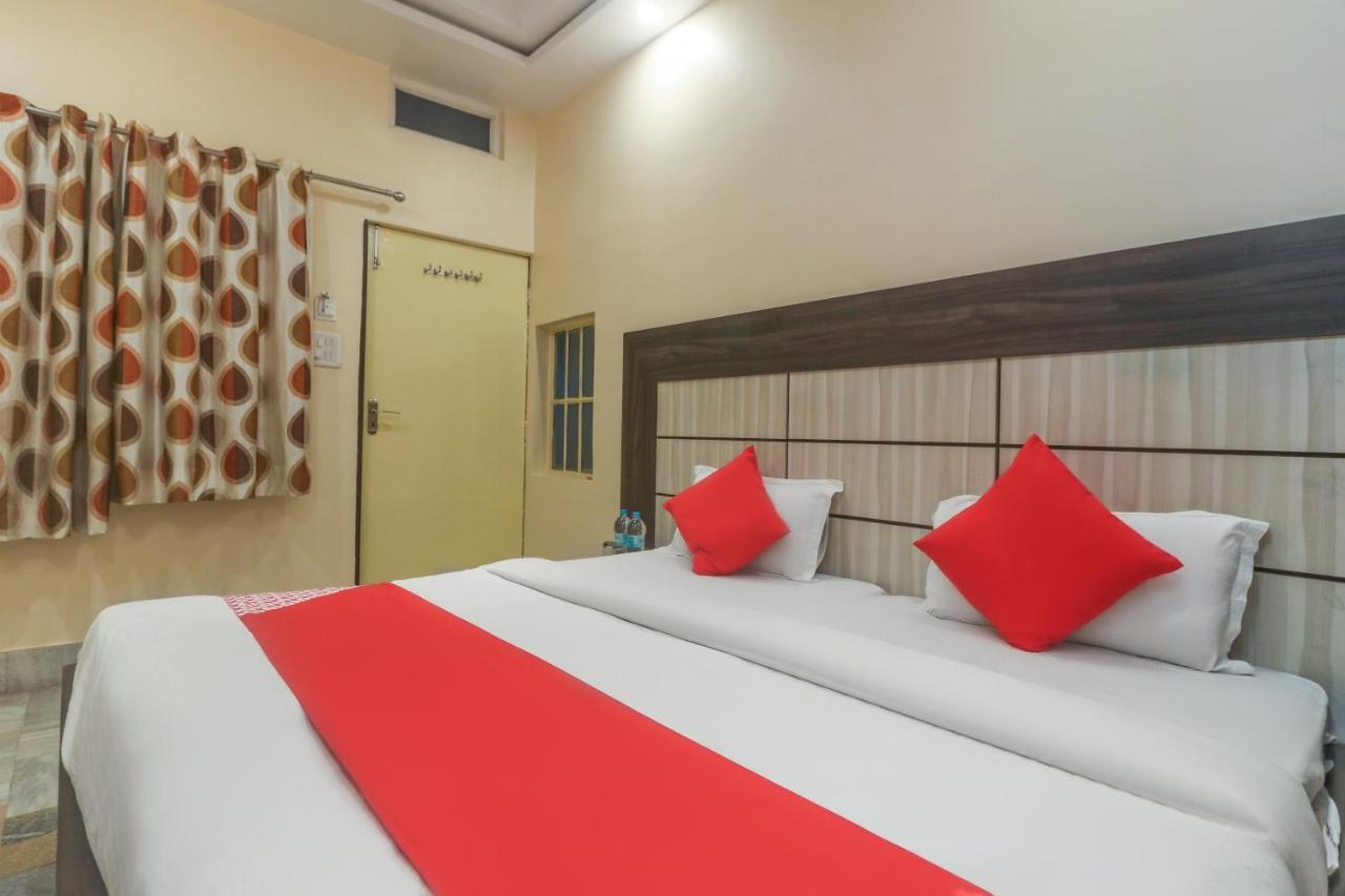 Oyo 60651 Hotel Arya Варанаси Екстериор снимка