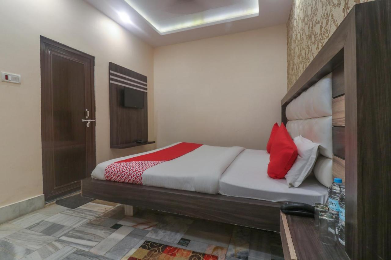 Oyo 60651 Hotel Arya Варанаси Екстериор снимка