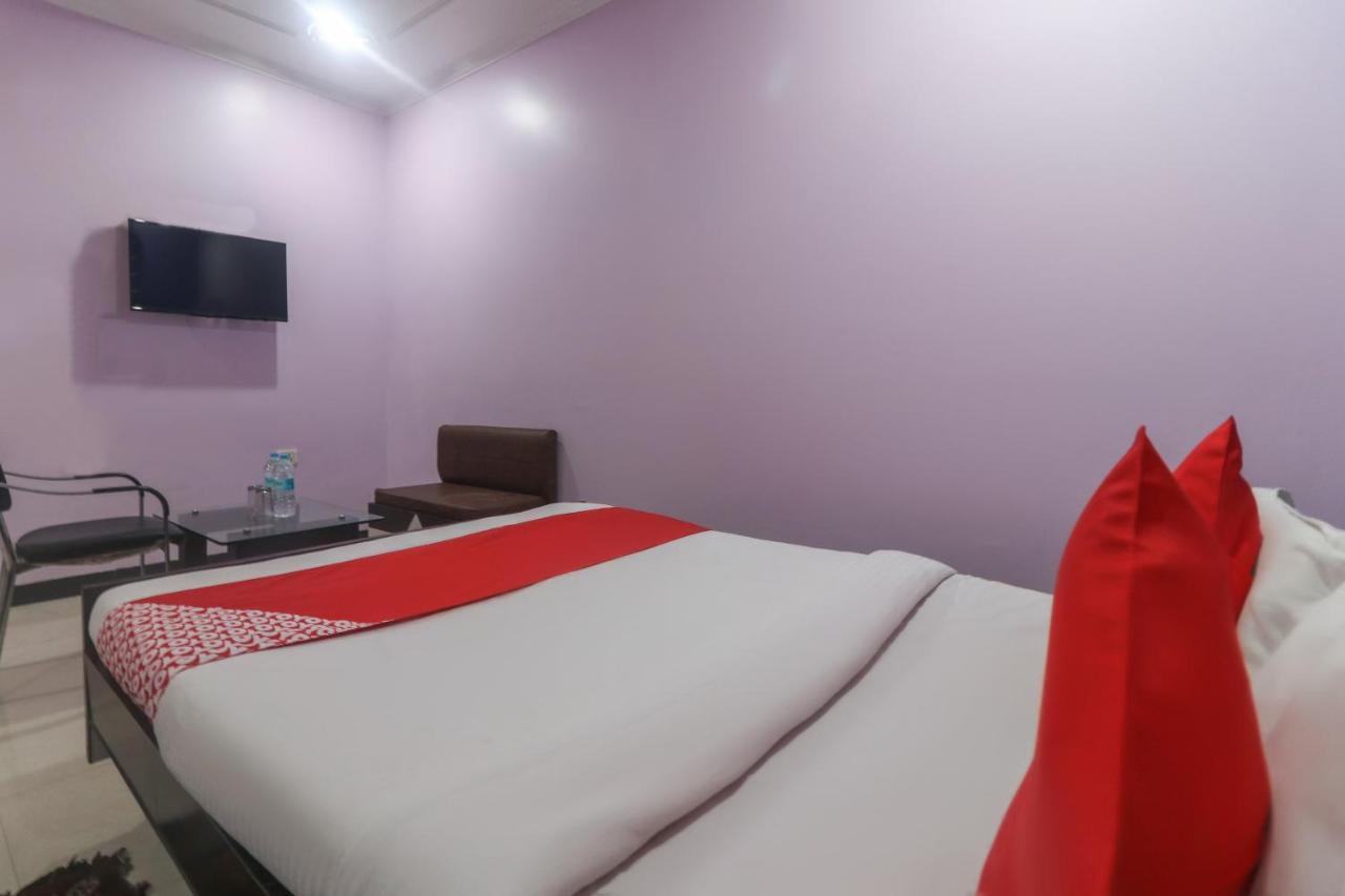 Oyo 60651 Hotel Arya Варанаси Екстериор снимка