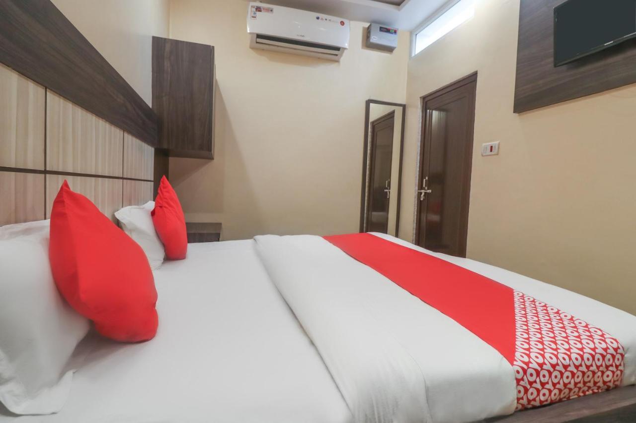 Oyo 60651 Hotel Arya Варанаси Стая снимка